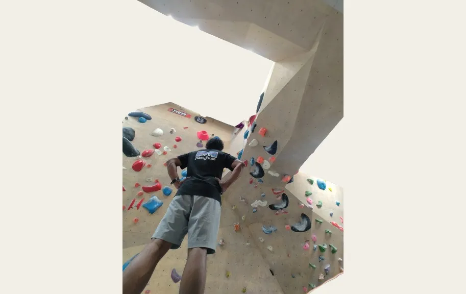 A hero photo cover of the me at BoulderBox, Delhi.